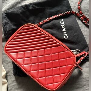 Chanel crossbody camera bag, red.